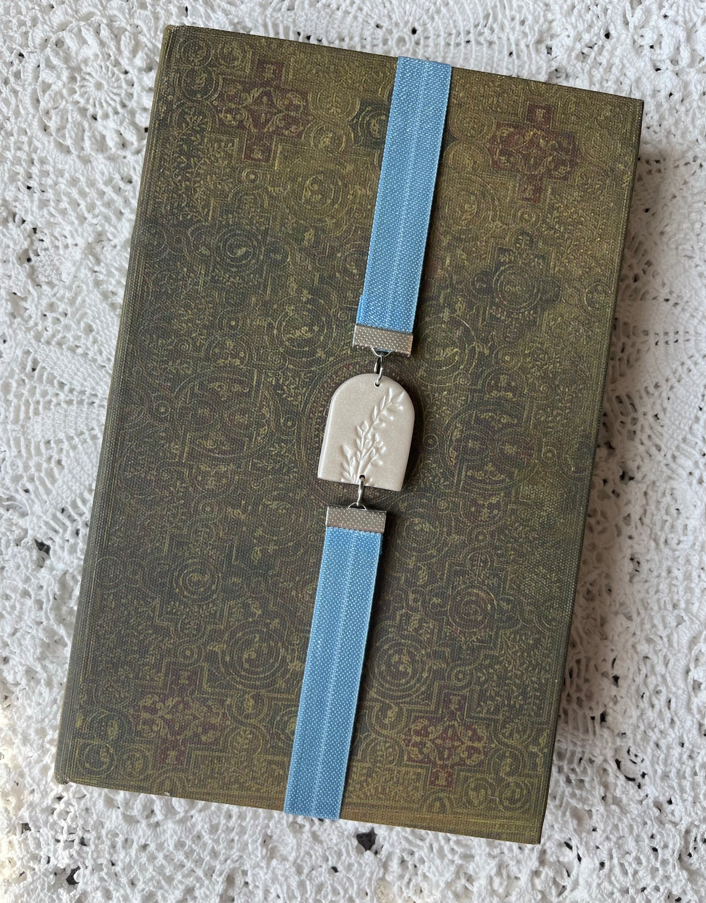 Blue/pearl arch bookmark